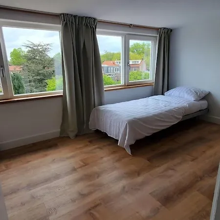 Spacious House In The Heart Of Breda فيلة