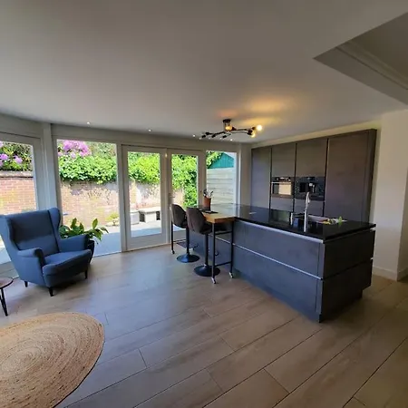 Villa Spacious House In The Heart Of Breda